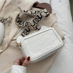 Retro Waist Bag PU Leather Fanny Pack Purse Leather with Gold Chain Strap Stylish Waist Pack Women Belt Bag Multifunctional Chest Bag Stevvex