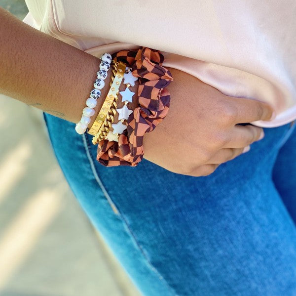 Shelly Star Stretch Shell Bracelet With Gold Bead Accents