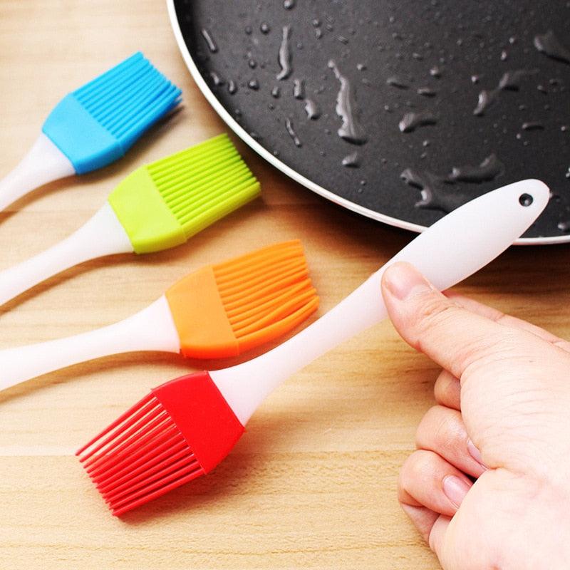 Silicone Basting Brush Pastry Barbecue Oil Brushes Baking Bakeware Bread BBQ Brush for Kitchen Cooking Random Color Silicone Oil Brush and Spatula Cake Bake Barbeque Pastry Brushes Heat Resistant BBQ Accessories Stevvex