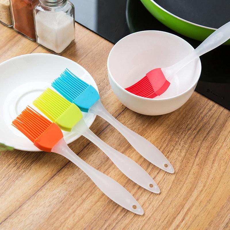 Silicone Basting Brush Pastry Barbecue Oil Brushes Baking Bakeware Bread BBQ Brush for Kitchen Cooking Random Color Silicone Oil Brush and Spatula Cake Bake Barbeque Pastry Brushes Heat Resistant BBQ Accessories Stevvex