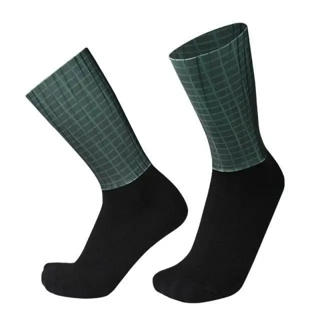 Simple Modern Design Anti Slip Silicone Cycling Socks  For Men Unique  Bicycle Running Socks Lightweight Breathable Sports Socks Stevvex