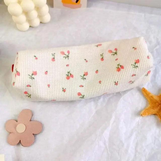 Simple Small Flowers White Fresh Style Pencil Bag Students Pencil Cases Unique Makeup Lightweight Cosmetic Bag Pouch Stevvex
