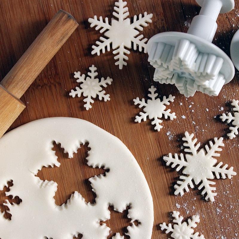 Snowflake Fondant Cake Decorating Tools Sugarcraft Cutter Mold Cake Decorating Baking Tools Kitchen Accessories 3Pcs/Set Snowflake Cookie Cutter Set Cake Decorating Mold Fondant Winter Theme Molds Stevvex