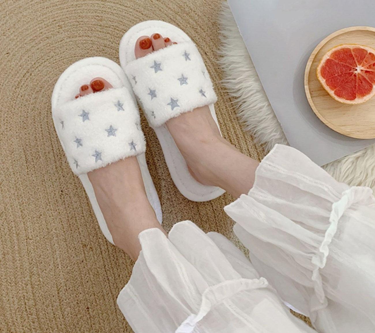 Soft Fur Home Slippers Warm Fluffy Plush Slippers Winter Cotton Slippers Fashionable Plush Shoes Fur Slippers Flip Flop Open Toe Cozy House Slippers Stevvex