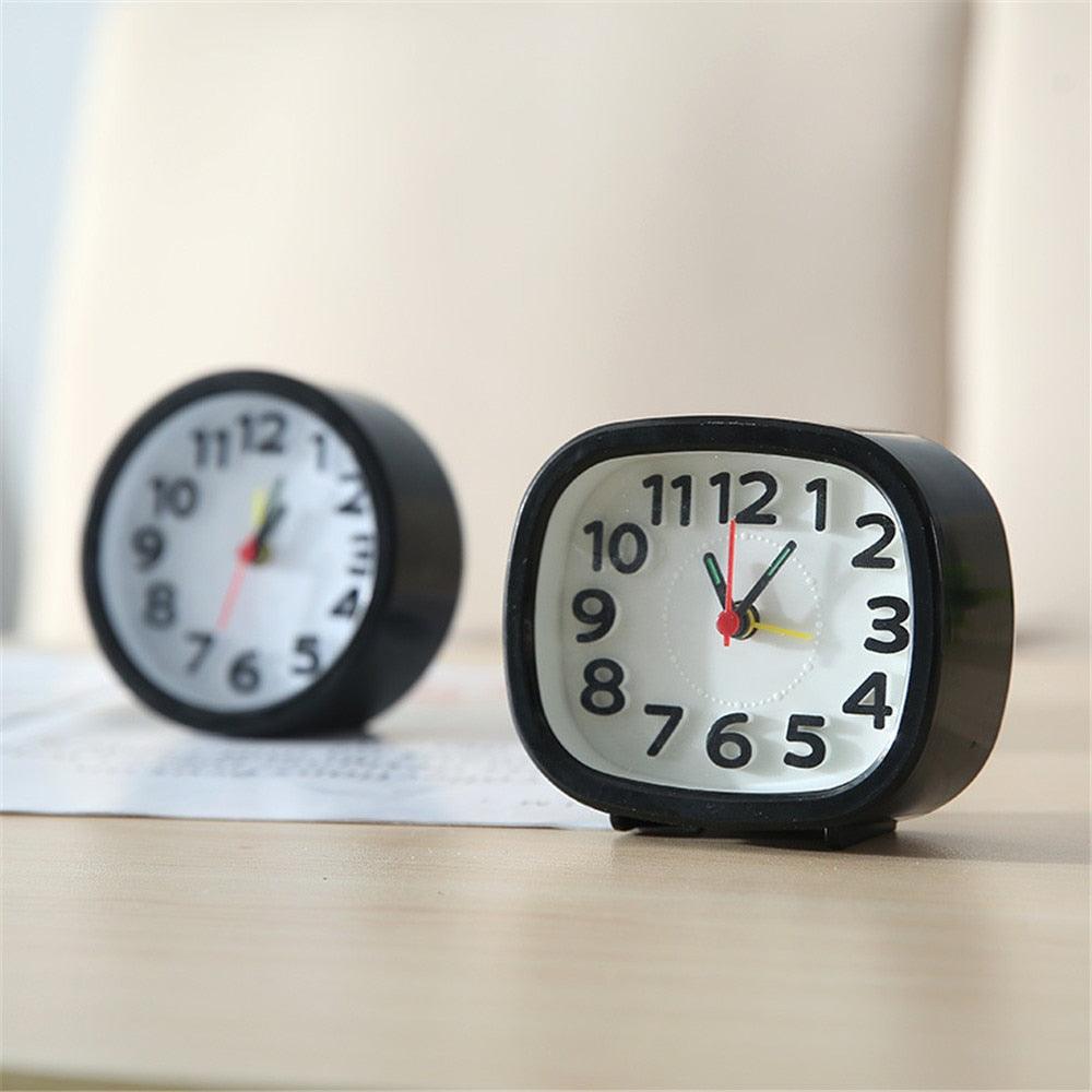 Square Round Small Alarm Clock Snooze Silent Sweeping Wake Up Table Clock Travel Alarm Clock Analog Small Simple Battery Operated Clock Non Ticking Alarm Clock Snooze Light Functions Bedside Table Clock  Battery Powered Compact Portable Travel Alarm Clock Stevvex