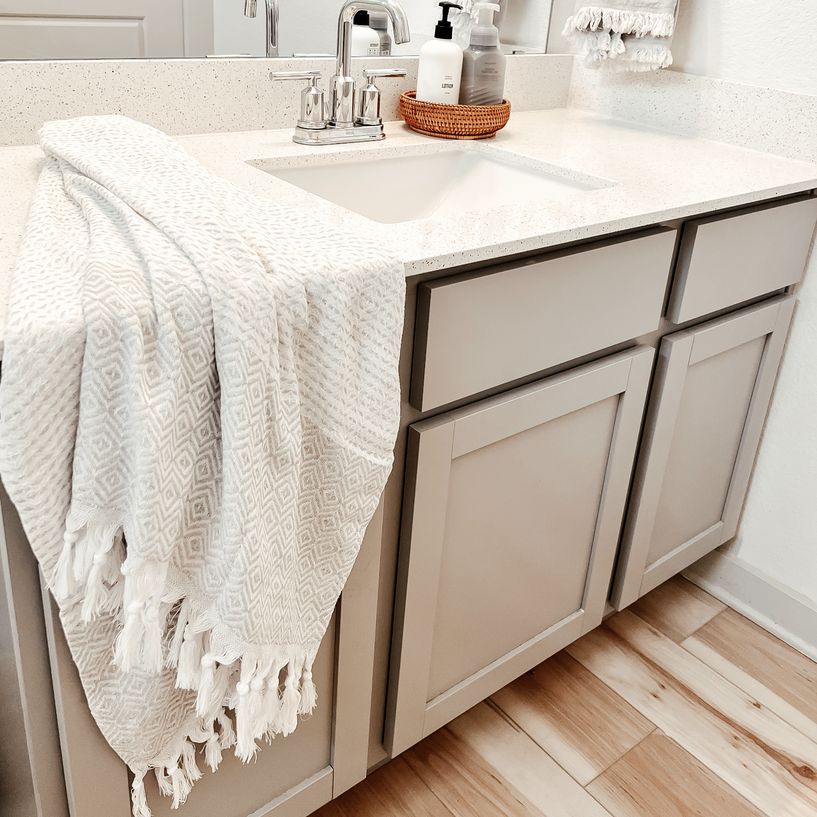 XL Turkish Cotton Towel 200 GSM Oversized Bath Beach Swim Hair Picnic Throw BandsCo Straps
