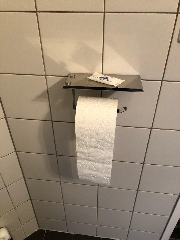 Stainless Steel Toilet Paper Holder Bathroom Wall Mount WC Paper Phone Holder Shelf Towel Roll shelf Accessories Toilet Paper Holder With Phone Shelf Aluminum Bathroom Accessories Tissue Roll Dispenser Storage Rack, Wall Mounted Modern Paper Towel Adapter Stevvex