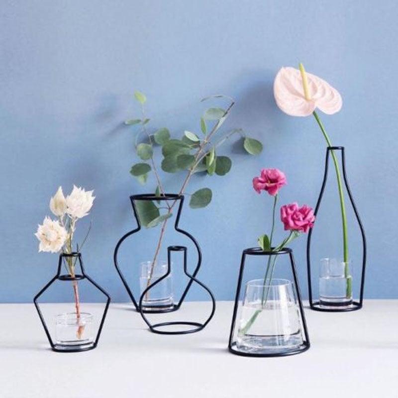 Style Retro Line Flowers Vase Frame Nordic Style Wall Hanging Metal Holder Modern Solid Home Decor Modern Rose Frame Clear Vase Planter Flower Holder Decorations for Wedding Living Room, Office Party Stevvex