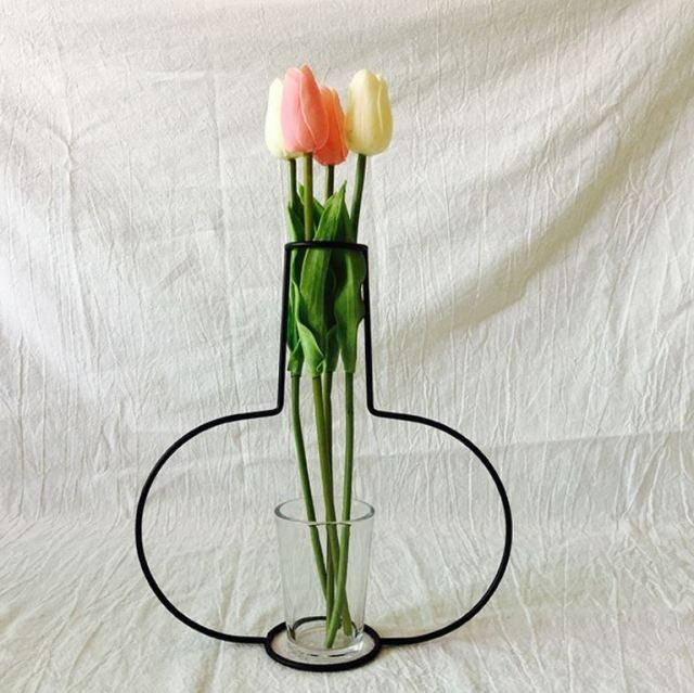 Style Retro Line Flowers Vase Frame Nordic Style Wall Hanging Metal Holder Modern Solid Home Decor Modern Rose Frame Clear Vase Planter Flower Holder Decorations for Wedding Living Room, Office Party Stevvex