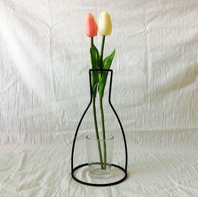 Style Retro Line Flowers Vase Frame Nordic Style Wall Hanging Metal Holder Modern Solid Home Decor Modern Rose Frame Clear Vase Planter Flower Holder Decorations for Wedding Living Room, Office Party Stevvex