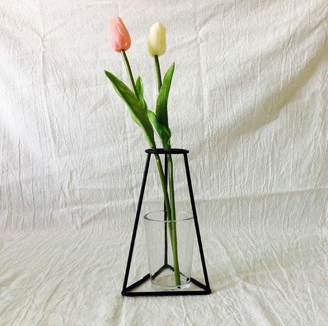 Style Retro Line Flowers Vase Frame Nordic Style Wall Hanging Metal Holder Modern Solid Home Decor Modern Rose Frame Clear Vase Planter Flower Holder Decorations for Wedding Living Room, Office Party Stevvex