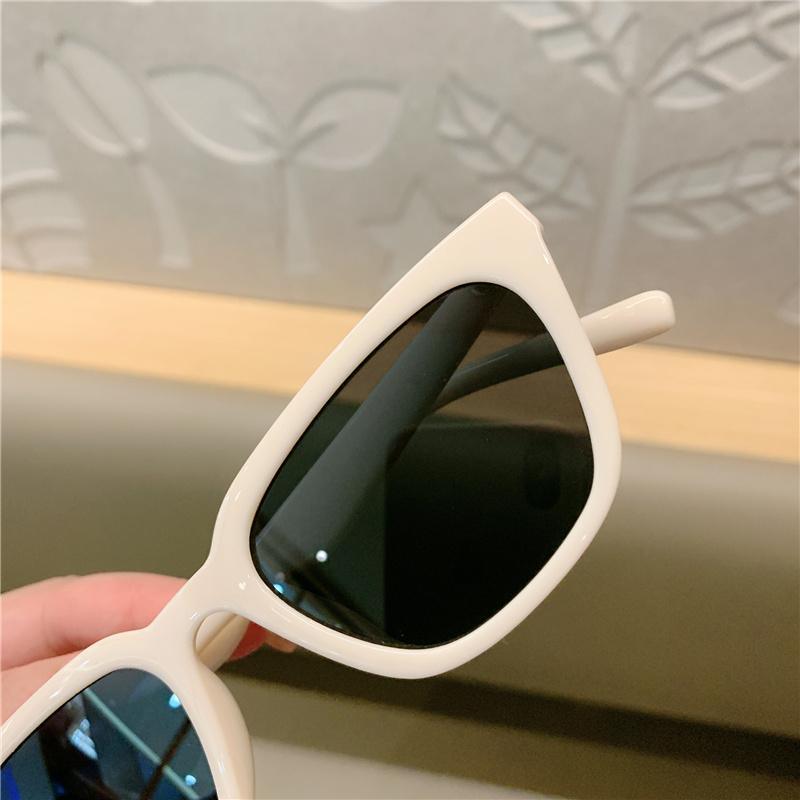 Vintage Narrow Cat Eye Sunglasses Cat's Eye Style Sunglasses For Women New Retro Style & Fashionable & Designer Shades Of Glasses Elegant Sunglasses Stevvex
