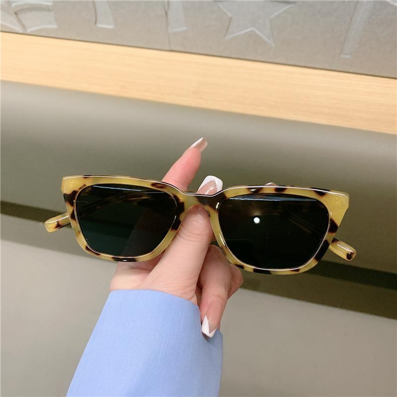 Vintage Narrow Cat Eye Sunglasses Cat's Eye Style Sunglasses For Women New Retro Style & Fashionable & Designer Shades Of Glasses Elegant Sunglasses Stevvex