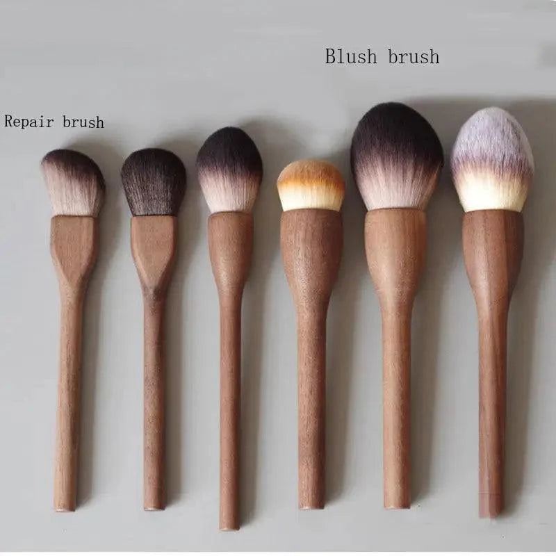 Vintage Style 1Pcs European Wood Handle Makeup Brush High Quality Loose Powder Brush Foundation Brush Super Soft Theatre Makeup Stevvex