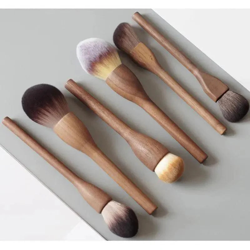 Vintage Style 1Pcs European Wood Handle Makeup Brush High Quality Loose Powder Brush Foundation Brush Super Soft Theatre Makeup Stevvex