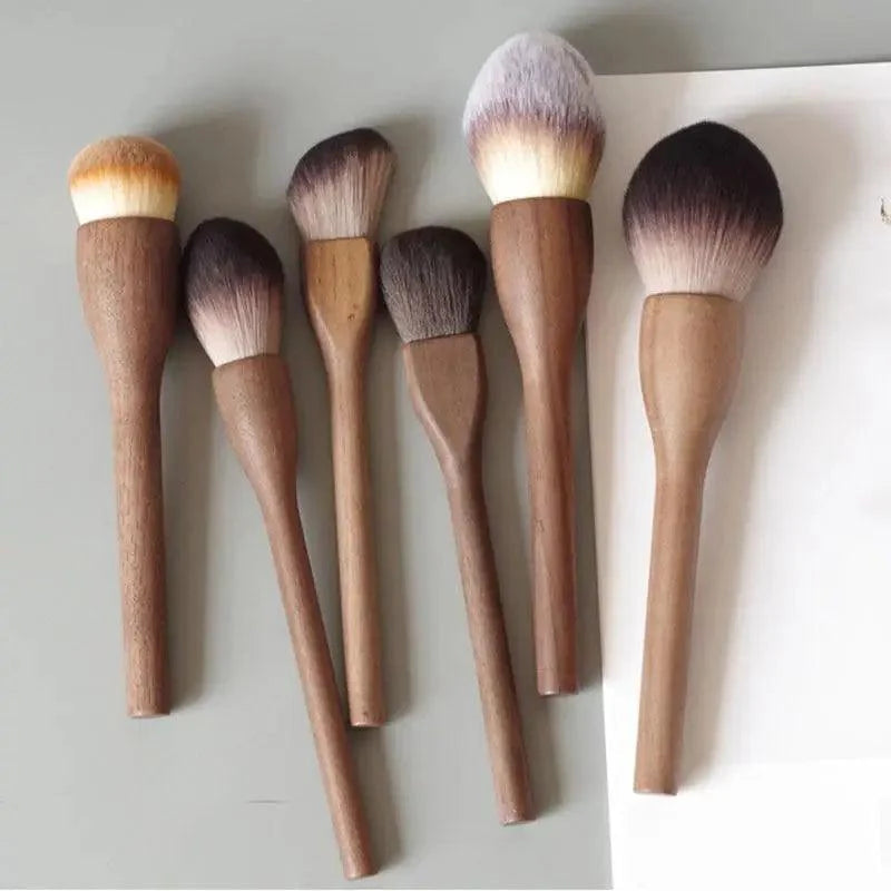 Vintage Style 1Pcs European Wood Handle Makeup Brush High Quality Loose Powder Brush Foundation Brush Super Soft Theatre Makeup Stevvex