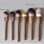 Vintage Style 1Pcs European Wood Handle Makeup Brush High Quality Loose Powder Brush Foundation Brush Super Soft Theatre Makeup Stevvex