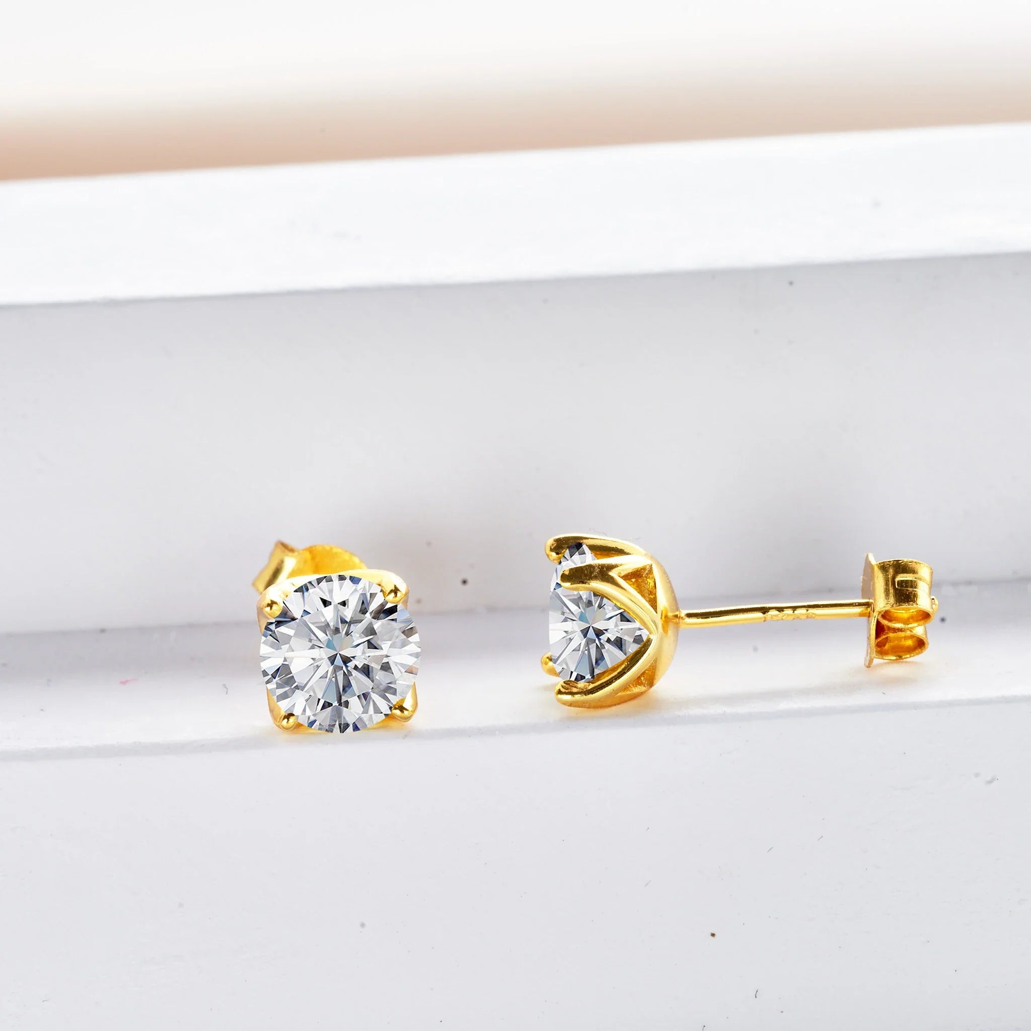 VVS D Moissanite Stud Earrings 925 Sterling Silver 18K Gold Plated Wedding BandsCo Straps