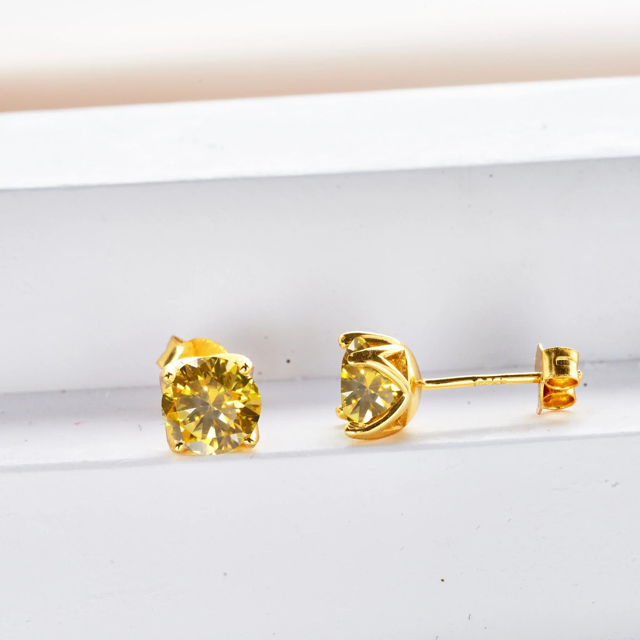 VVS D Moissanite Stud Earrings 925 Sterling Silver 18K Gold Plated Wedding BandsCo Straps