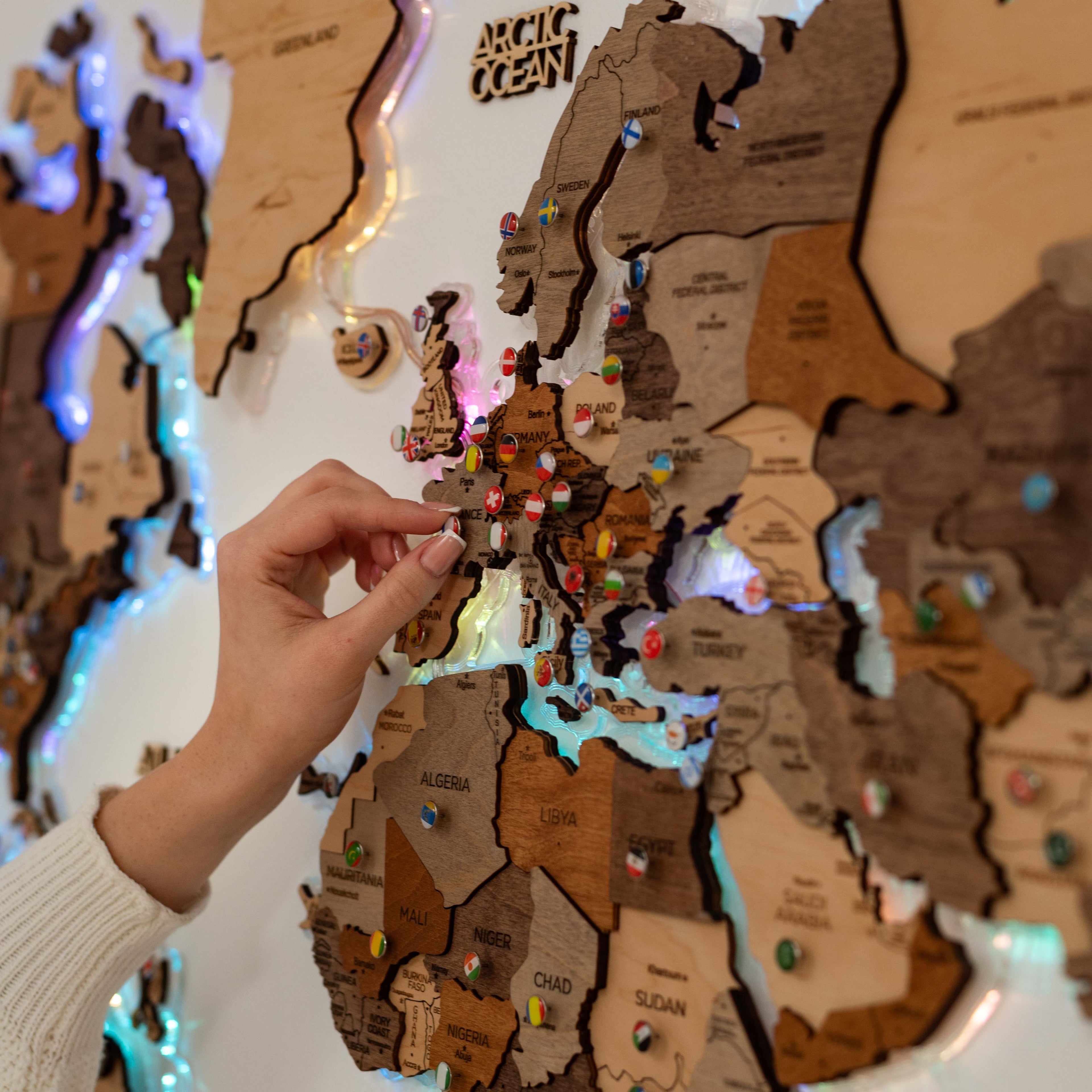 3D LED Wooden World Map 2.0 (with acrylic background) Enjoy The Wood