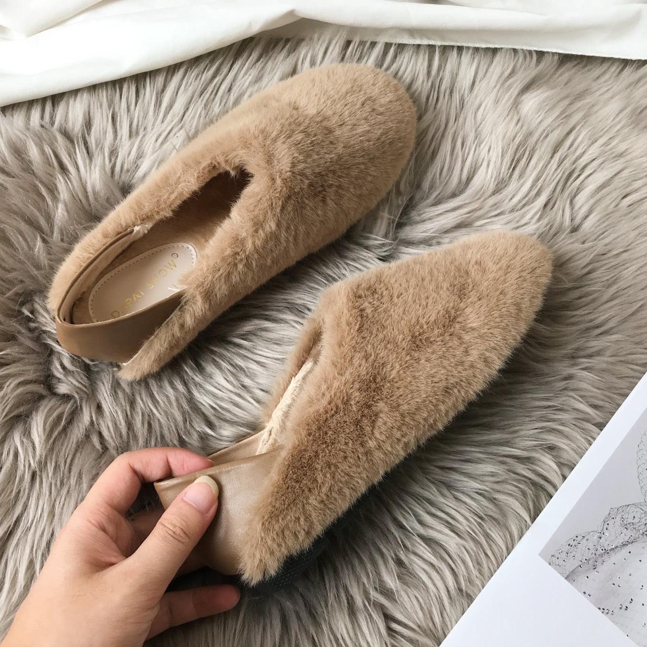 Warm Fur Loafers Women Winter Shoes Indoor Furry Flats Round Toe Fluffy House Warm Wool Slippers Memory Foam Anti-Skid Sole House Shoes Indoor Outdoor Slippers Stevvex