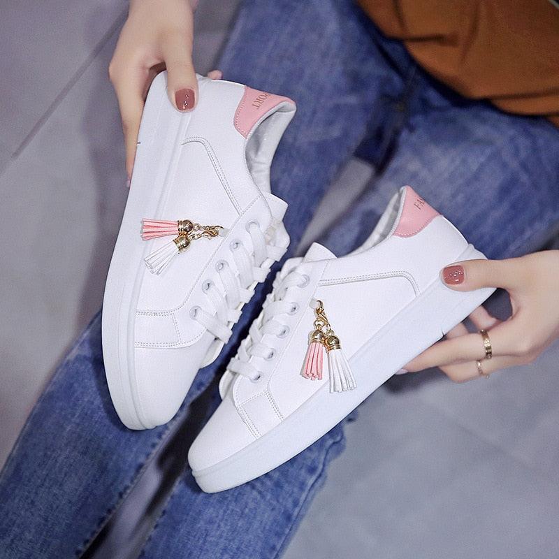 White Women Breathable Sneakers Casual Sports Flat Low Top Sneaker Lace-up Classic Shoes Girls Comfortable Women's Casual Flats Elegant Soft Walking Sneakers Stevvex
