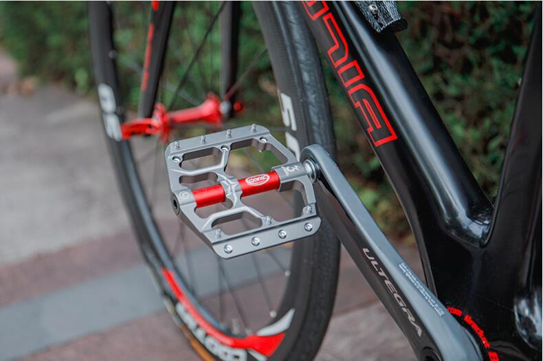 Wide Flat Mountain Road Cycling Bicycle Bike Pedal 3 Sealed Bearings 9/16 in Aluminum With Removable Antiskid Cleats Mountain Bike Pedal Platform Flat Bicycle Pedals Aluminum Alloy Non-Slip Metal Bike Pedals With 3 Bearings For Road Stevvex