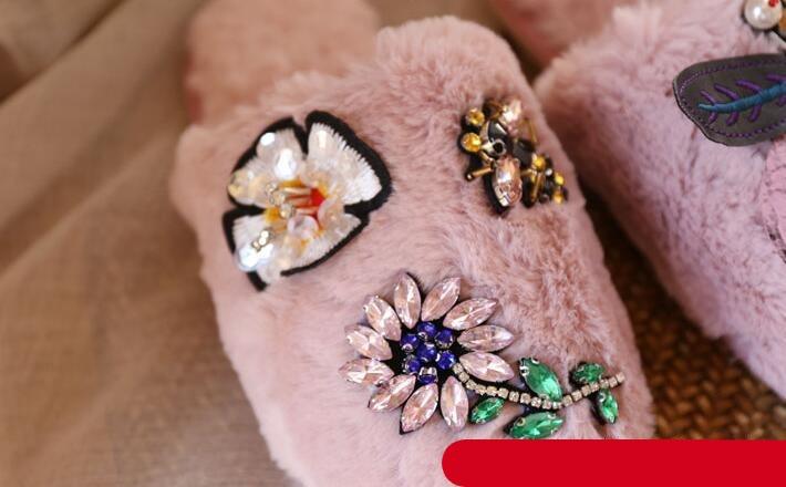 Winter Woman Warm Home Slippers Women Diamond Flip Flops Fur Slides Anti-slip Indoor Slippers Slip On Bedroom Shoes Memory Foam Wool Lining Indoor Ourdoor Non Skid Slippers Stevvex