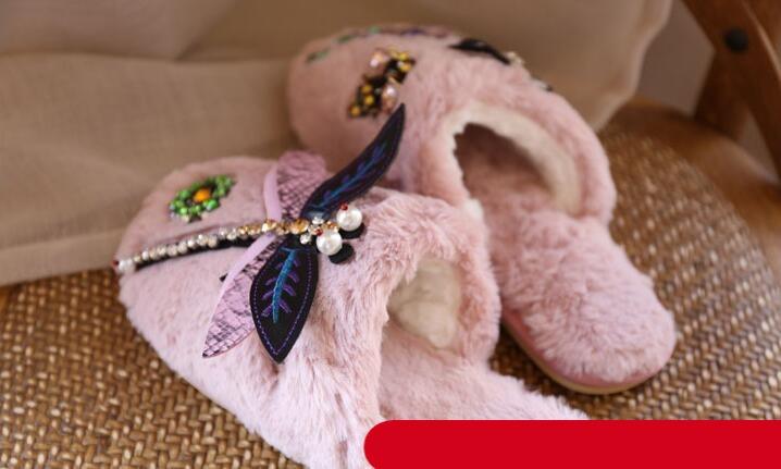 Winter Woman Warm Home Slippers Women Diamond Flip Flops Fur Slides Anti-slip Indoor Slippers Slip On Bedroom Shoes Memory Foam Wool Lining Indoor Ourdoor Non Skid Slippers Stevvex