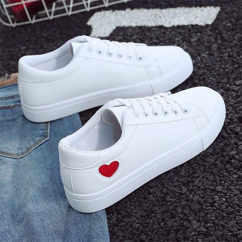 Woman Fashion New PU Leather Shoes Breathable Cute Heart Flats Casual White Sneakers Platform Tenis Comfortable Shoes Leather Womens Sneakers Stevvex
