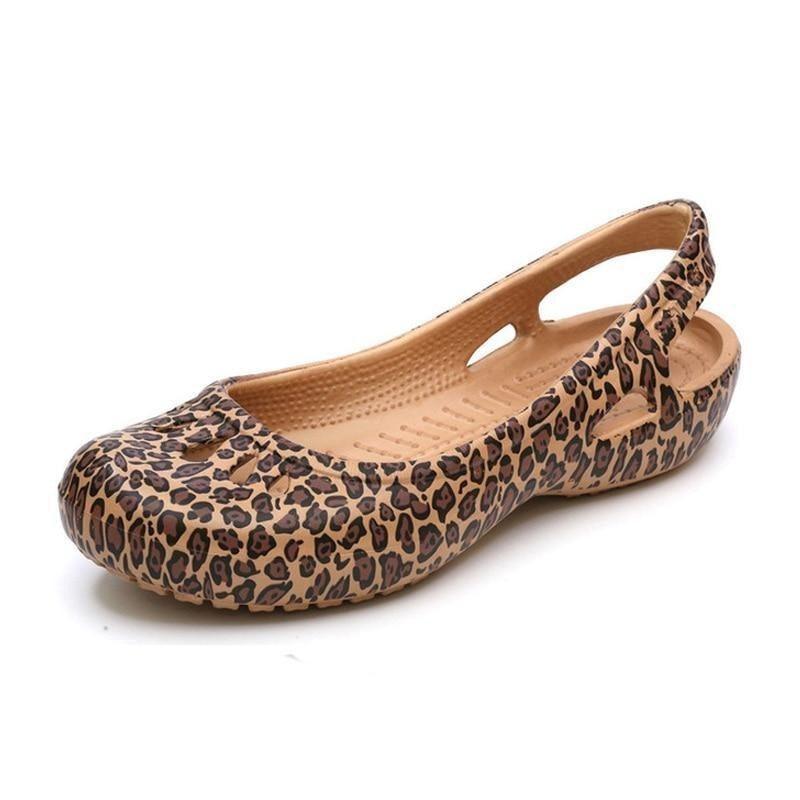 Women Clogs Modern Sandals Home Non-slip Summer Shoes Flat Slippers Plastic Waterproof Garden Shoes Classic Clog Casual Slip On Water Shoe Sandal Indoor Outdoor Slipper Stevvex
