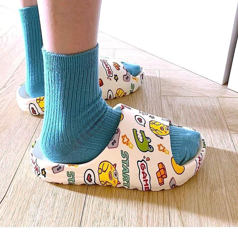 Women Men Summer Slippers Beach Slides Sandals Cartoon Flip Flops Thick Soled Boys Girls Couples Bathroom Shoes Non-Slip Quick Drying Soft Massage Slides Comfortable Lightweight Open Toe Pool Spa Sandals Stevvex