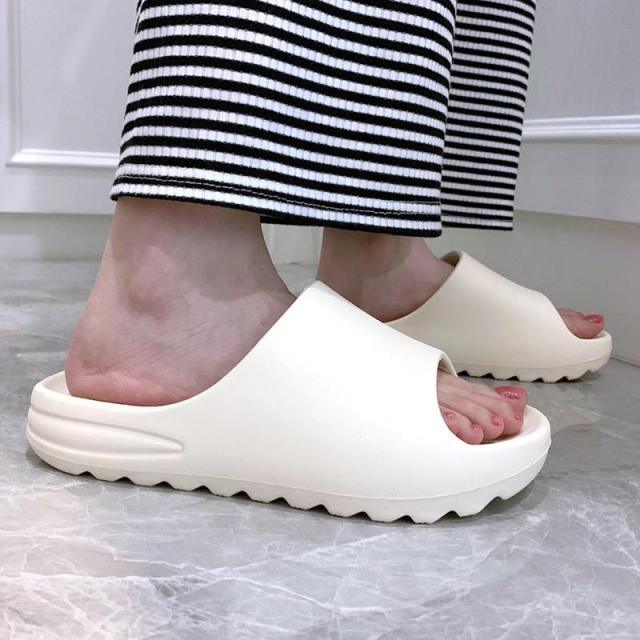 Women Men Summer Slippers Beach Slides Sandals Cartoon Flip Flops Thick Soled Boys Girls Couples Bathroom Shoes Non-Slip Quick Drying Soft Massage Slides Comfortable Lightweight Open Toe Pool Spa Sandals Stevvex