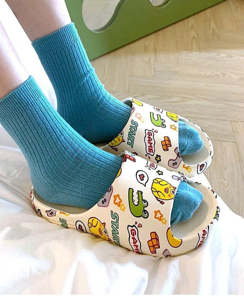 Women Men Summer Slippers Beach Slides Sandals Cartoon Flip Flops Thick Soled Boys Girls Couples Bathroom Shoes Non-Slip Quick Drying Soft Massage Slides Comfortable Lightweight Open Toe Pool Spa Sandals Stevvex