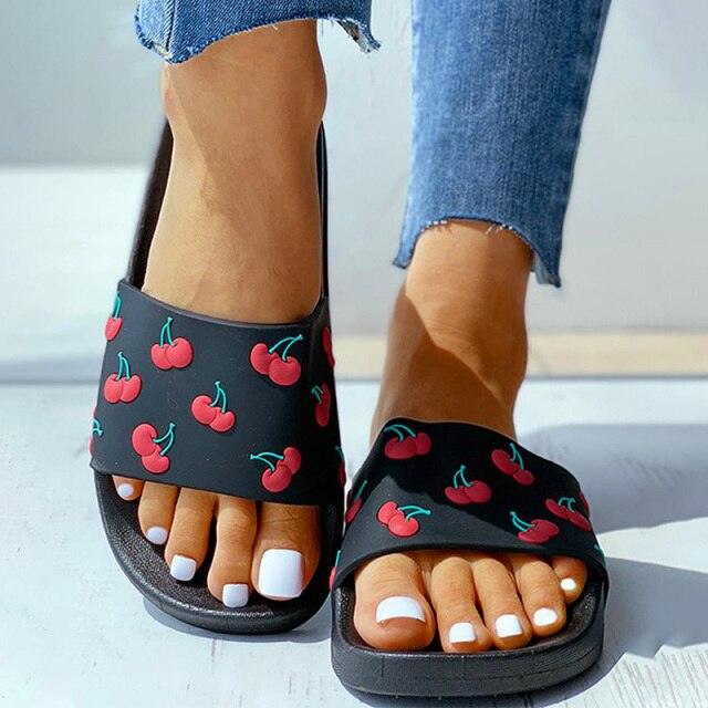 Women's Summer Flip Flops Slippers Soft Slides Cherry Home Bathroom Non Slip Casual Beach Quick Drying Slide Sandal With Thick Sole Non-Slip Soft Shower Open Toe Slippers Stevvex