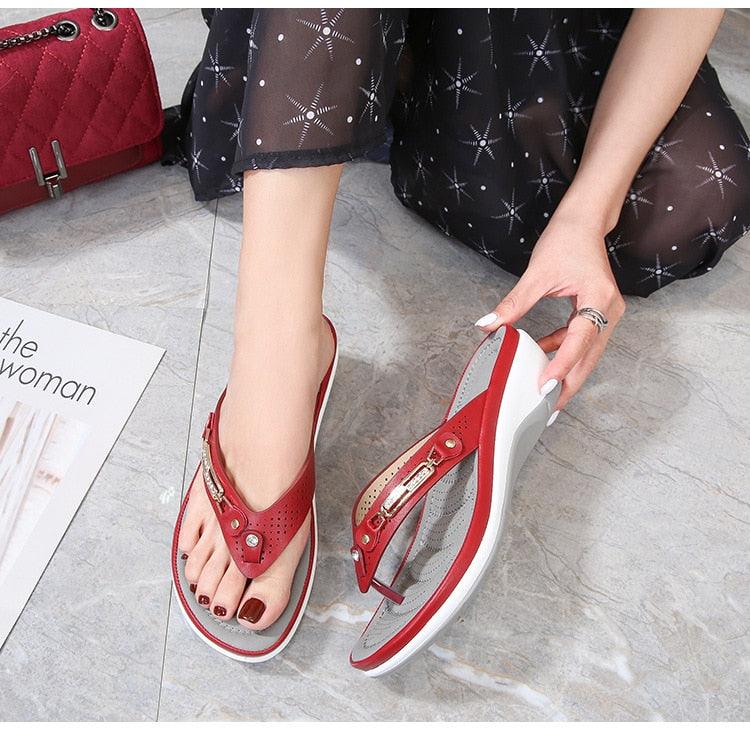 Women's Summer New Fashion Metal Button Slides Beach Shoes Modern Sandals Women Outside Platform Comfort Thong Style Flip Flops Sandals With Arch Support Thick Sole Outdoor Flip Flops Stevvex