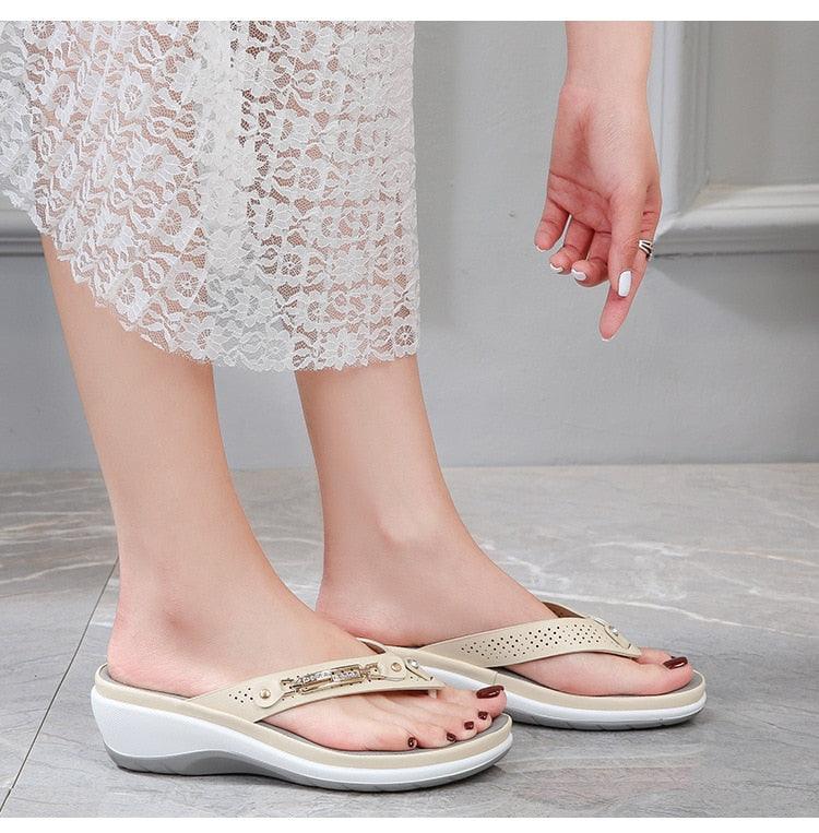 Women's Summer New Fashion Metal Button Slides Beach Shoes Modern Sandals Women Outside Platform Comfort Thong Style Flip Flops Sandals With Arch Support Thick Sole Outdoor Flip Flops Stevvex