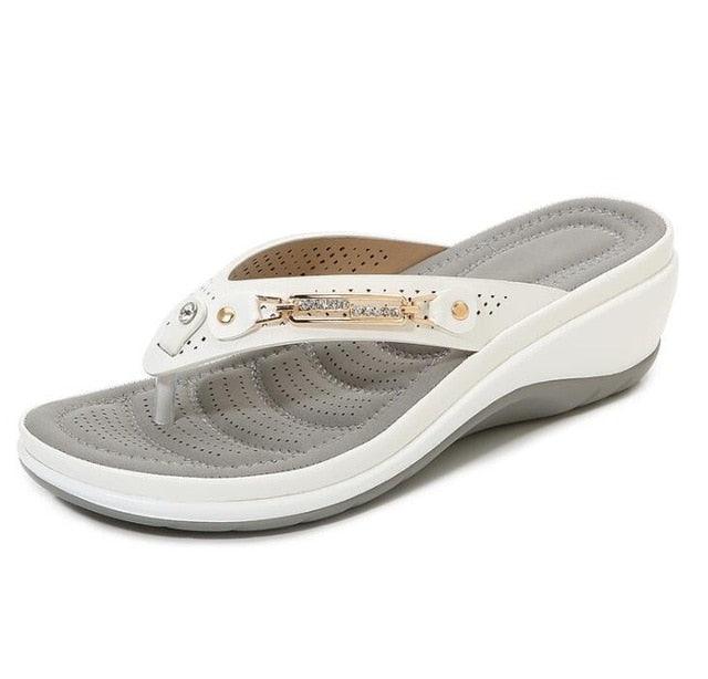 Women's Summer New Fashion Metal Button Slides Beach Shoes Modern Sandals Women Outside Platform Comfort Thong Style Flip Flops Sandals With Arch Support Thick Sole Outdoor Flip Flops Stevvex