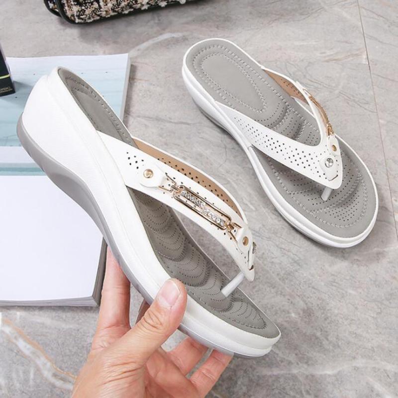 Women's Summer New Fashion Metal Button Slides Beach Shoes Modern Sandals Women Outside Platform Comfort Thong Style Flip Flops Sandals With Arch Support Thick Sole Outdoor Flip Flops Stevvex