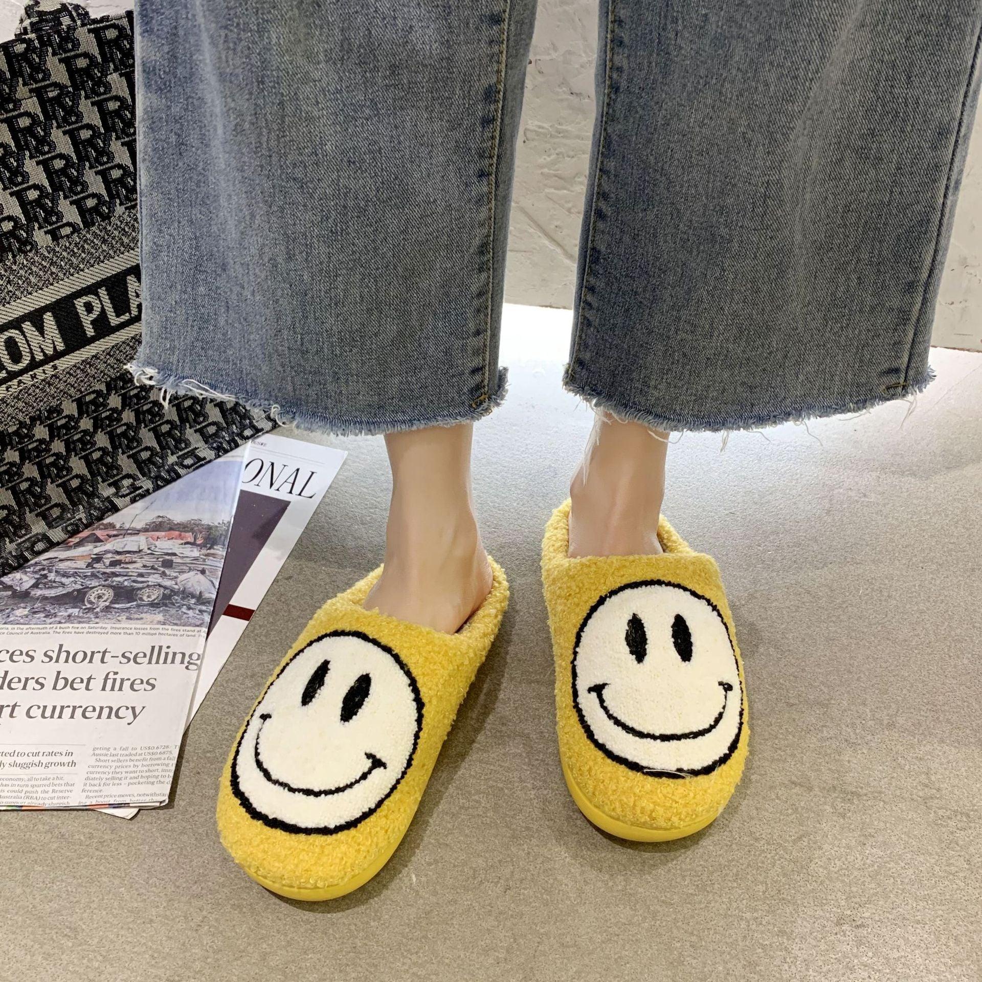 Women Smiley Slippers Fluffy Home Warm Fur Slippers Smiley Face Household Couple Slippers Indoor Warm Home Non-Slip Couple Style Casual Shoes Indoor Outdoor Anti-Skid Plush Fleece Lined House Shoes Stevvex